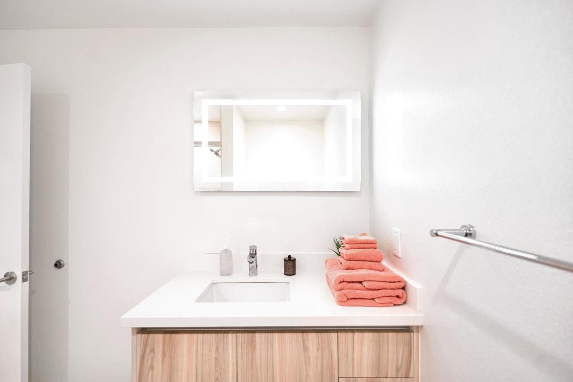 Pacific Pearl 2 Bed With Free Parking In Santa Monica